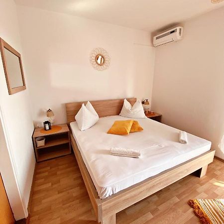 The Manzoni Family 5 Hotel Punat Exterior foto